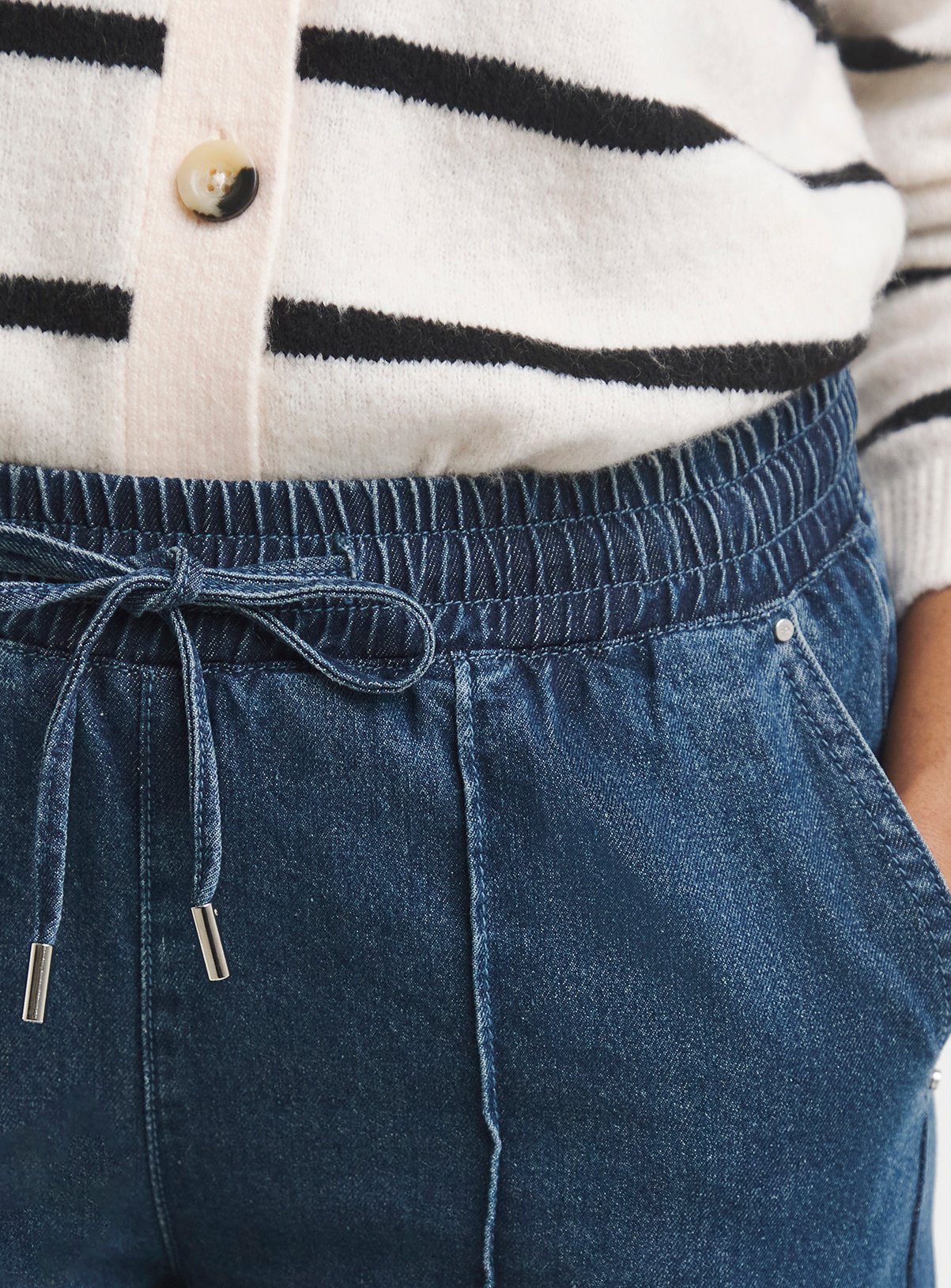 SIMPLY BE Pintuck Wide Leg Jogger Jeans 12 - Image 4 thumbnail